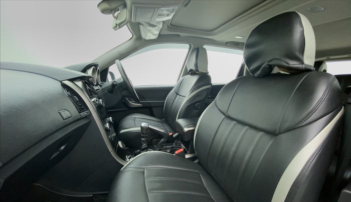 2019 Mahindra XUV500 W9, Diesel, Manual, 38,535 km, Right Side Front Door Cabin