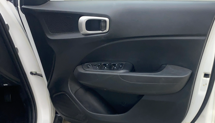 2019 Hyundai VENUE S 1.2, CNG, Manual, 38,118 km, Driver Side Door Panels Control