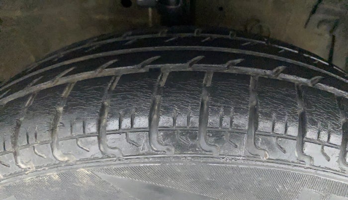 2016 Maruti Swift VXI, Petrol, Manual, 52,583 km, Right Front Tyre Tread