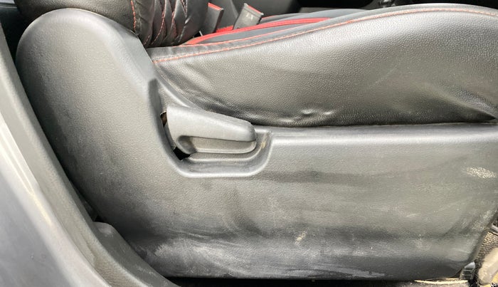 2017 Maruti Wagon R 1.0 VXI, Petrol, Manual, 92,721 km, Driver Side Adjustment Panel