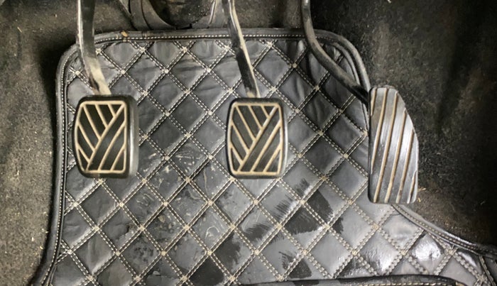 2017 Maruti Wagon R 1.0 VXI, Petrol, Manual, 92,721 km, Pedals