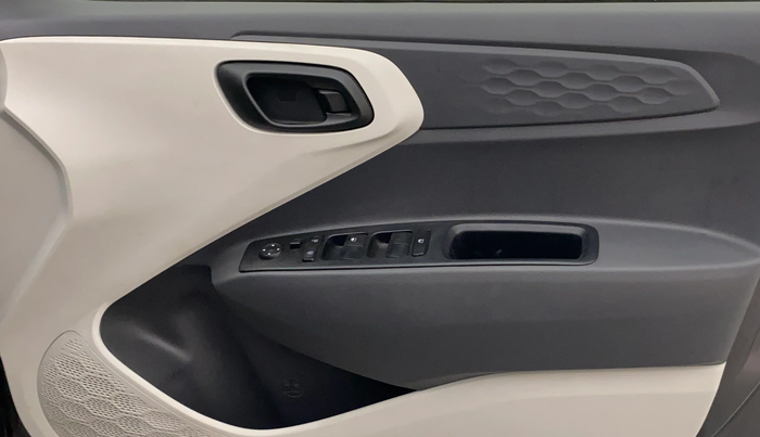 2022 Hyundai AURA S 1.2 CNG, CNG, Manual, 38,882 km, Driver Side Door Panels Control