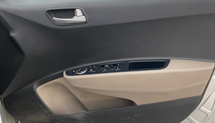 2015 Hyundai Grand i10 ASTA AT 1.2 KAPPA VTVT, Petrol, Automatic, 1,10,957 km, Driver Side Door Panels Control