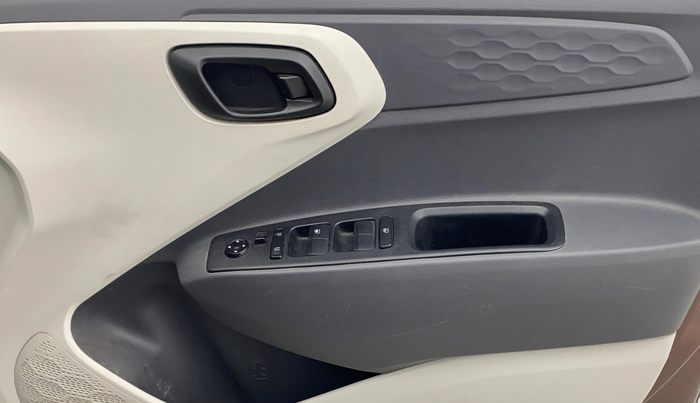 2022 Hyundai AURA S 1.2 CNG, CNG, Manual, 38,968 km, Driver Side Door Panels Control