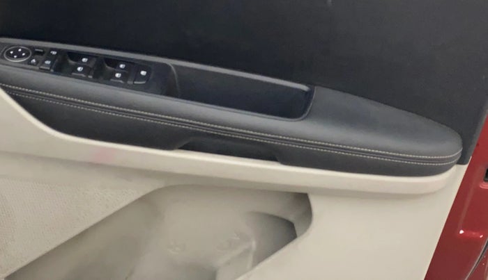 2021 KIA SONET HTX 1.0 IMT, Petrol, Manual, 40,429 km, Driver Side Door Panels Control