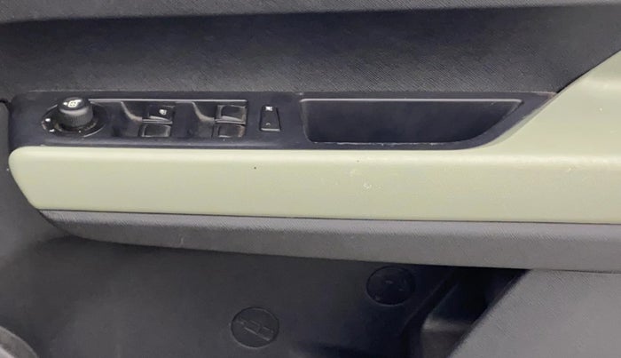 2021 Tata PUNCH ADVENTURE AMT, Petrol, Automatic, 10,008 km, Driver Side Door Panels Control