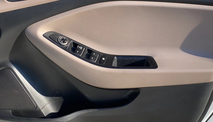 2018 Hyundai Elite i20 MAGNA EXECUTIVE 1.2, Petrol, Manual, 97,243 km, Driver Side Door Panels Control