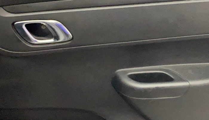 2019 Renault Kwid RXT 1.0, Petrol, Manual, 74,559 km, Driver Side Door Panels Control