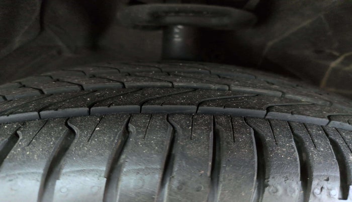 2020 MG HECTOR SHARP 1.5 DCT PETROL DUAL TONE, Petrol, Automatic, 47,197 km, Left Front Tyre Tread