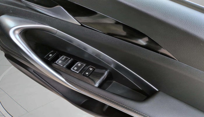 2020 MG HECTOR SHARP 1.5 DCT PETROL DUAL TONE, Petrol, Automatic, 47,197 km, Driver Side Door Panels Control