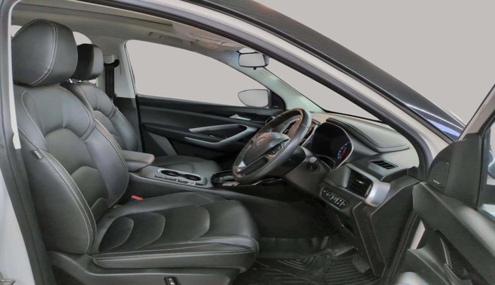 2020 MG HECTOR SHARP 1.5 DCT PETROL DUAL TONE, Petrol, Automatic, 47,197 km, Right Side Front Door Cabin