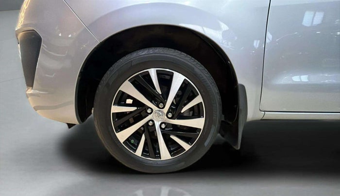 2022 Toyota Innova Crysta 2.7 ZX AT 7 STR, Petrol, Automatic, 26,503 km, Left Front Wheel