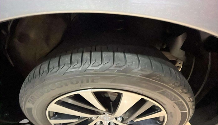 2022 Toyota Innova Crysta 2.7 ZX AT 7 STR, Petrol, Automatic, 26,503 km, Left Front Tyre Tread