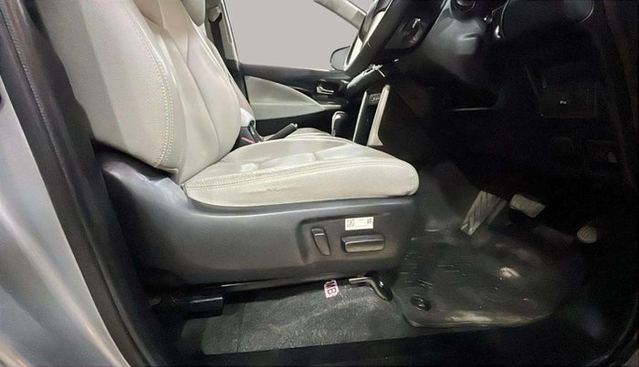 2022 Toyota Innova Crysta 2.7 ZX AT 7 STR, Petrol, Automatic, 26,503 km, Driver Side Adjustment Panel