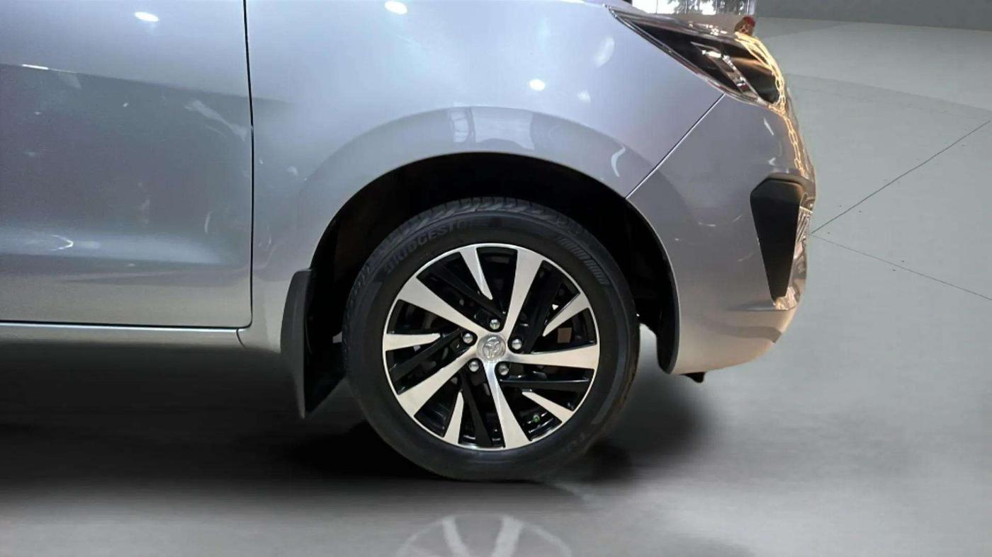 2022 Toyota Innova Crysta 2.7 ZX AT 7 STR, Petrol, Automatic, 26,503 km, Right Front Wheel