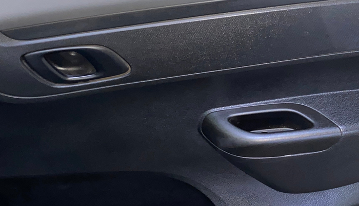 2021 Renault Kwid RXT 1.0 AMT (O), Petrol, Automatic, 38,413 km, Driver Side Door Panels Control