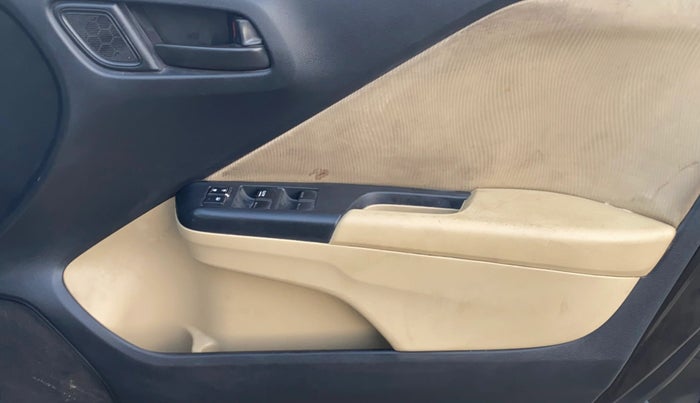 2016 Honda City 1.5L I-VTEC SV, CNG, Manual, 1,48,308 km, Driver Side Door Panels Control