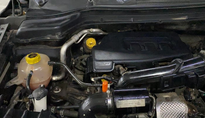 2022 Mahindra XUV300 W4 1.2 PETROL, Petrol, Manual, 26,197 km, Engine View - Right