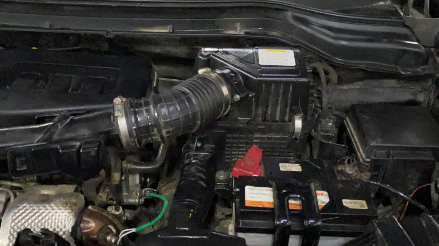2022 Mahindra XUV300 W4 1.2 PETROL, Petrol, Manual, 26,197 km, Engine View - Left