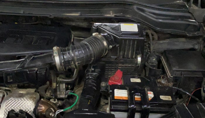 2022 Mahindra XUV300 W4 1.2 PETROL, Petrol, Manual, 26,197 km, Engine View - Left