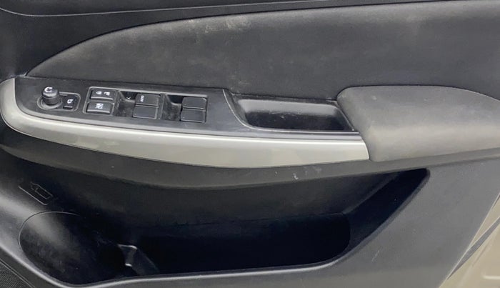 2019 Maruti Swift ZXI AMT, Petrol, Automatic, 56,094 km, Driver Side Door Panels Control