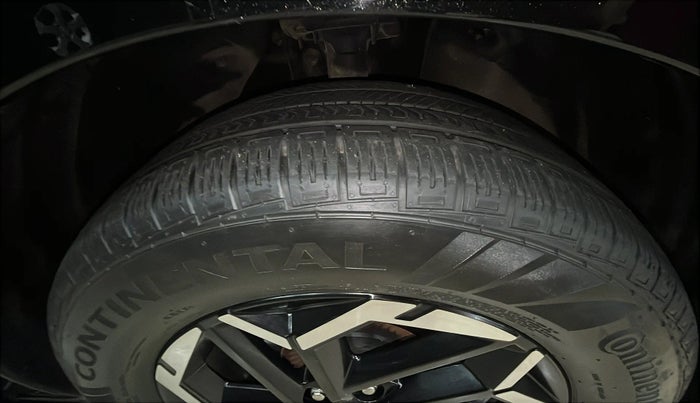 2024 KIA CARNIVAL LIMOUSINE PLUS 2.2 7 STR, Diesel, Automatic, 9,909 km, Right Front Tyre Tread