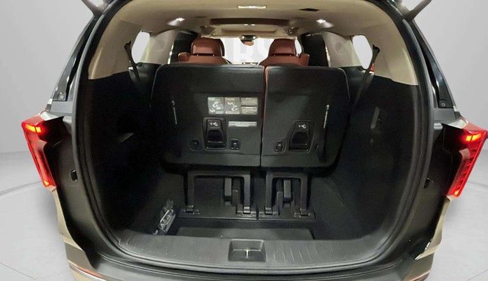 2024 KIA CARNIVAL LIMOUSINE PLUS 2.2 7 STR, Diesel, Automatic, 9,909 km, Boot Inside