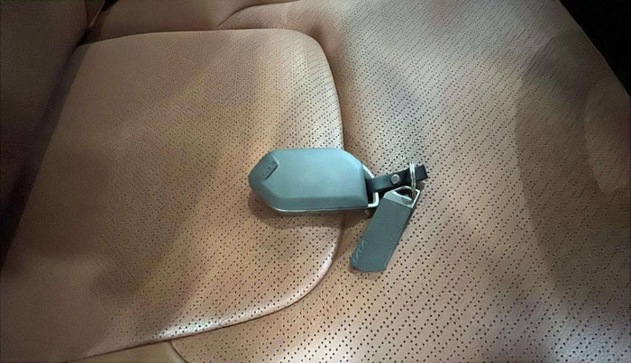 2024 KIA CARNIVAL LIMOUSINE PLUS 2.2 7 STR, Diesel, Automatic, 9,909 km, Key Close Up