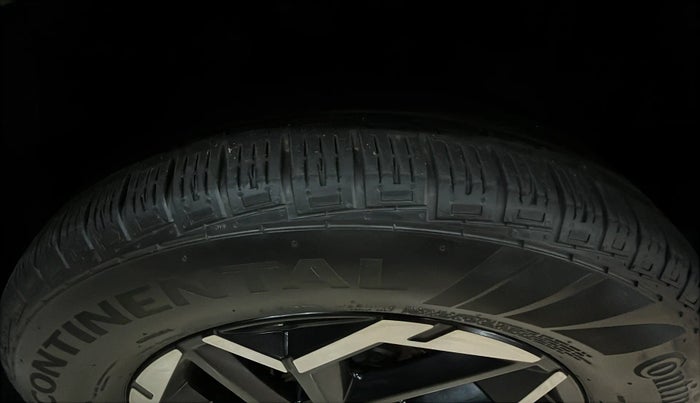 2024 KIA CARNIVAL LIMOUSINE PLUS 2.2 7 STR, Diesel, Automatic, 9,909 km, Right Rear Tyre Tread