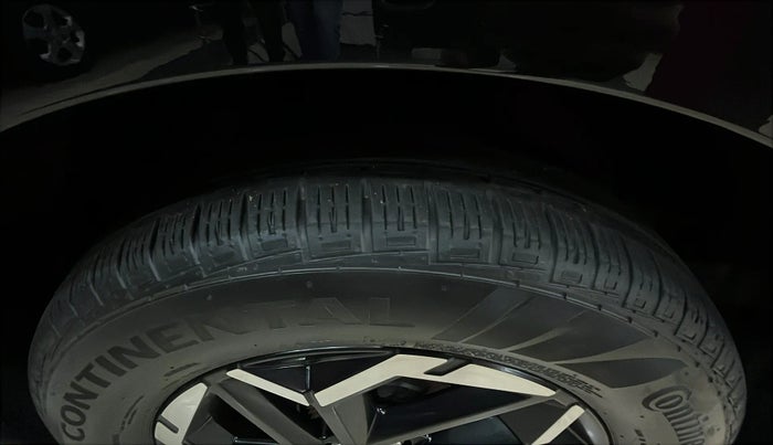 2024 KIA CARNIVAL LIMOUSINE PLUS 2.2 7 STR, Diesel, Automatic, 9,909 km, Left Front Tyre Tread