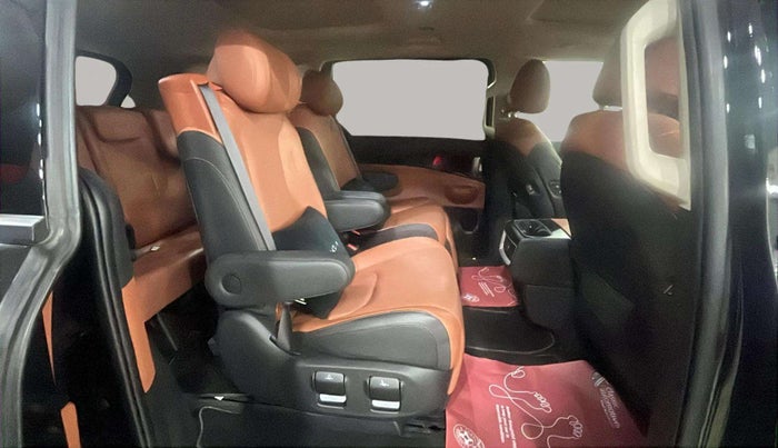 2024 KIA CARNIVAL LIMOUSINE PLUS 2.2 7 STR, Diesel, Automatic, 9,909 km, Right Side Rear Door Cabin