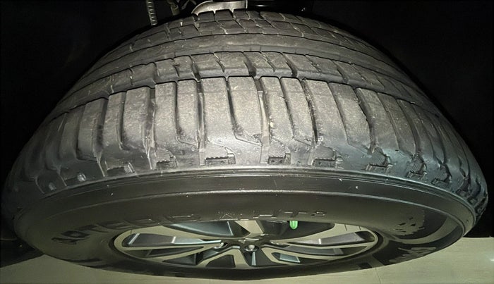 2023 Mahindra SCORPIO-N Z8 L PETROL AT 7 STR, Petrol, Automatic, 8,679 km, Left Front Tyre Tread