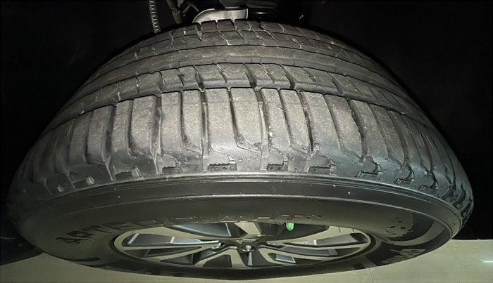 2023 Mahindra SCORPIO-N Z8 L PETROL AT 7 STR, Petrol, Automatic, 8,679 km, Right Rear Tyre Tread
