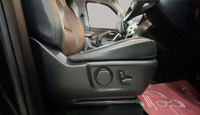 2023 Mahindra SCORPIO-N Z8 L PETROL AT 7 STR, Petrol, Automatic, 8,679 km, Driver Side Adjustment Panel