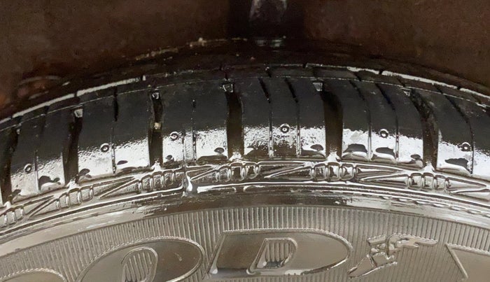 2017 Hyundai Grand i10 SPORTZ (O) 1.2 KAPPA VTVT, Petrol, Manual, 28,929 km, Right Rear Tyre Tread