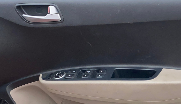 2017 Hyundai Grand i10 SPORTZ (O) 1.2 KAPPA VTVT, Petrol, Manual, 28,929 km, Driver Side Door Panels Control