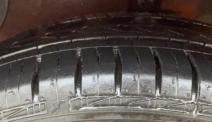 2017 Hyundai Grand i10 SPORTZ (O) 1.2 KAPPA VTVT, Petrol, Manual, 28,929 km, Left Front Tyre Tread