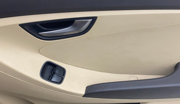 2017 Hyundai Eon SPORTZ, Petrol, Manual, 16,551 km, Driver Side Door Panels Control