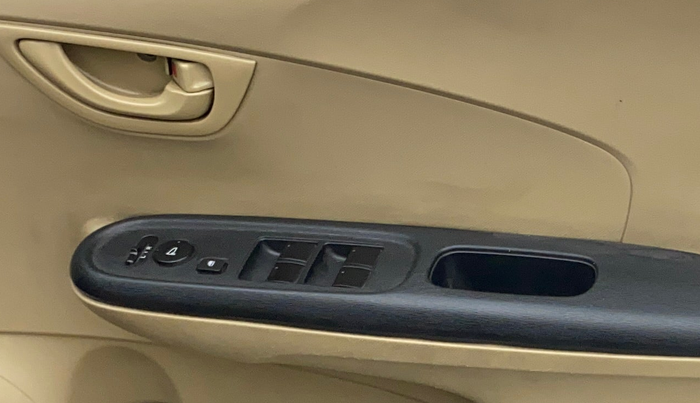 2015 Honda Amaze 1.2L I-VTEC S, Petrol, Manual, 80,306 km, Driver Side Door Panels Control