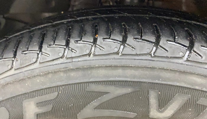 2015 Honda Amaze 1.2L I-VTEC S, Petrol, Manual, 80,306 km, Left Front Tyre Tread