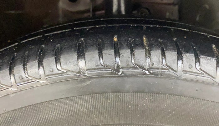 2015 Honda Amaze 1.2L I-VTEC S, Petrol, Manual, 80,306 km, Right Front Tyre Tread