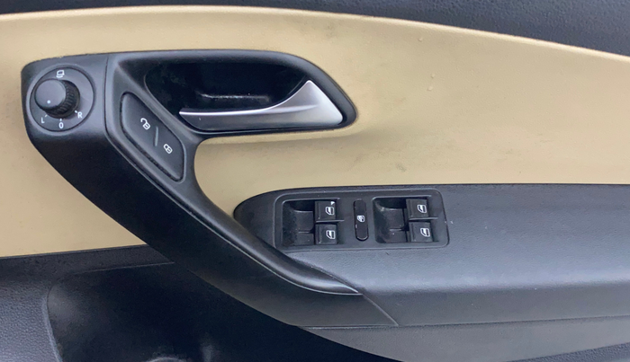 2016 Volkswagen Ameo HIGHLINE1.5L, Diesel, Manual, 1,21,509 km, Driver Side Door Panels Control