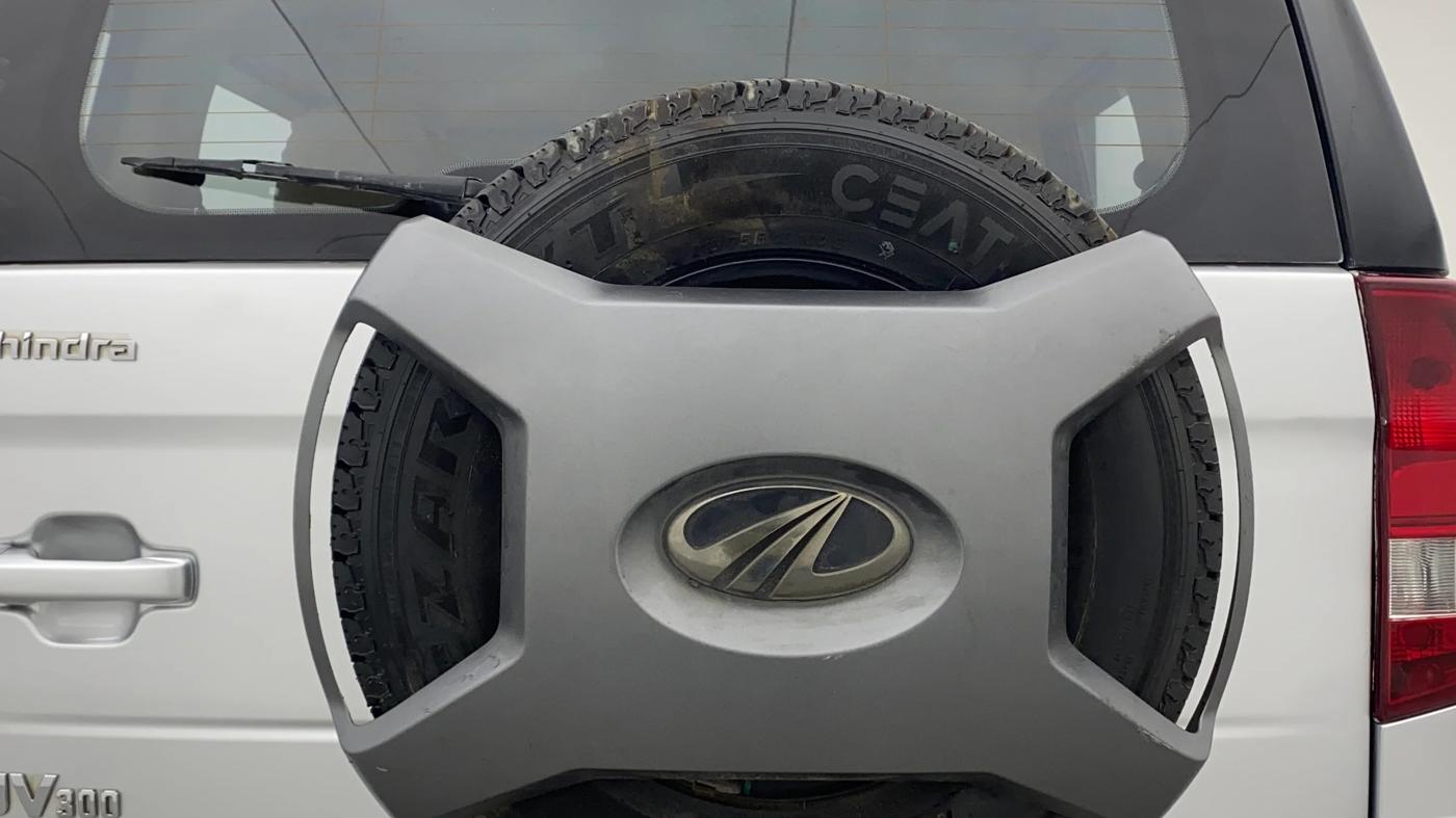 2019 Mahindra TUV300 T10, Diesel, Manual, 32,346 km, Spare Tyre