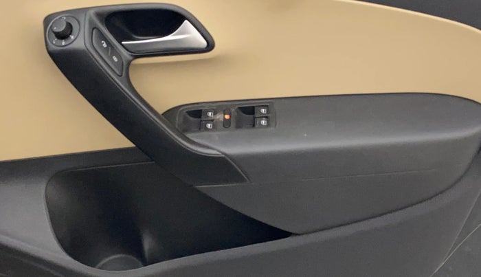 2017 Volkswagen Polo HIGHLINE1.2L, Petrol, Manual, 98,037 km, Driver Side Door Panels Control