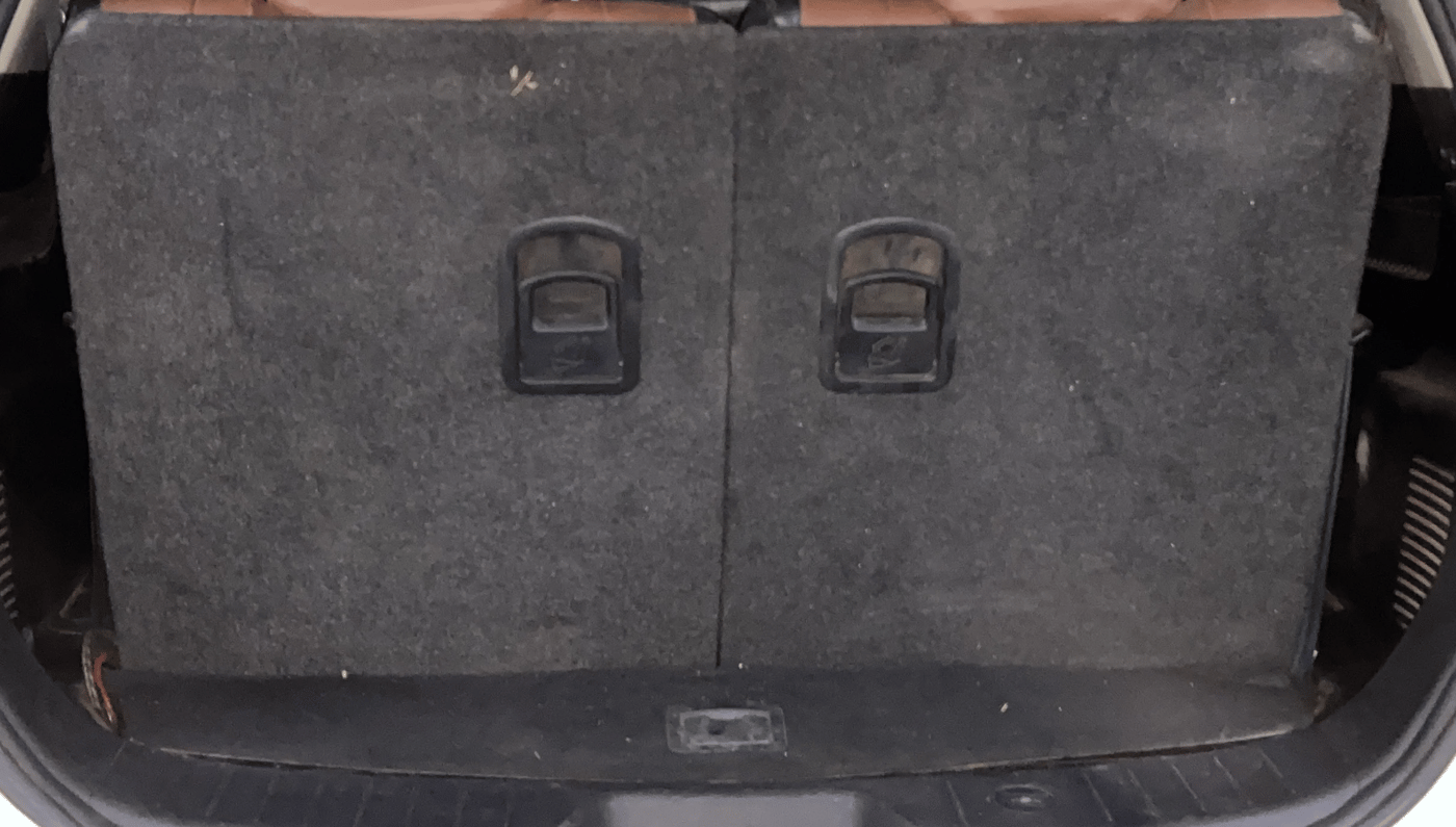 2020 Mahindra XUV500 W7, Diesel, Manual, 30,472 km, Boot Inside