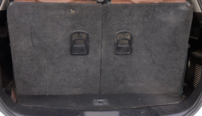 2020 Mahindra XUV500 W7, Diesel, Manual, 30,379 km, Boot Inside