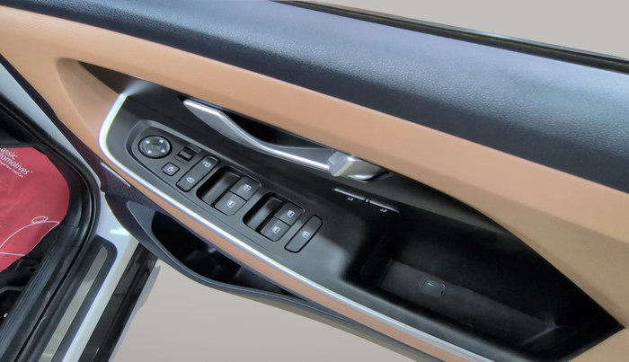 2025 Hyundai ALCAZAR Signature 7 STR 1.5 Turbo GDi Petrol DCT, Petrol, Automatic, 3,865 km, Driver Side Door Panels Control