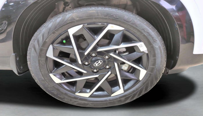 2025 Hyundai ALCAZAR Signature 7 STR 1.5 Turbo GDi Petrol DCT, Petrol, Automatic, 3,865 km, Right Rear Wheel