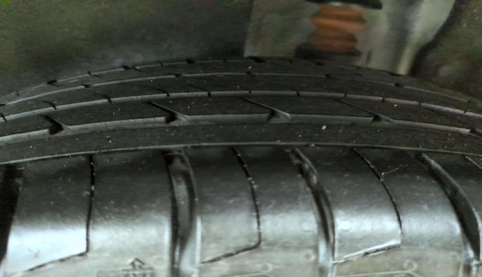 2025 Hyundai ALCAZAR Signature 7 STR 1.5 Turbo GDi Petrol DCT, Petrol, Automatic, 3,865 km, Left Front Tyre Tread