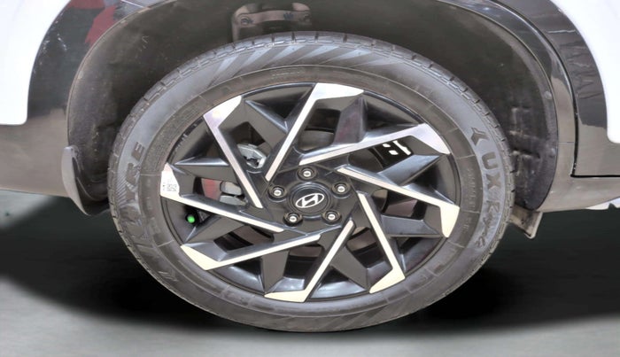 2025 Hyundai ALCAZAR Signature 7 STR 1.5 Turbo GDi Petrol DCT, Petrol, Automatic, 3,865 km, Right Front Wheel